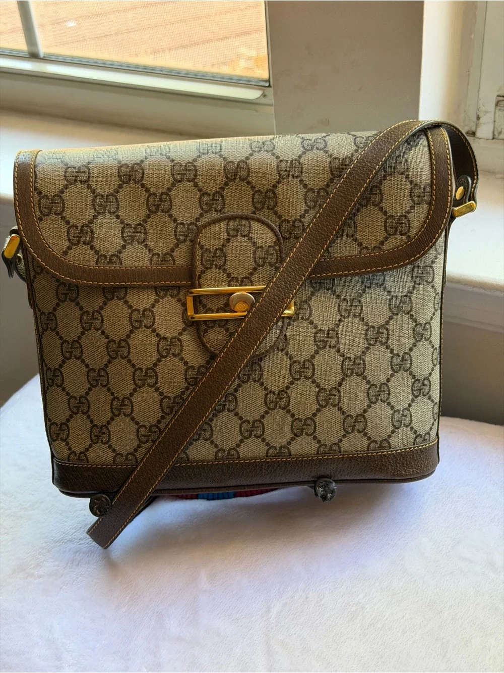 💞Vintage Gucci Beige/Brown GG Supreme Canvas Messenger Bag with Gold Hardware